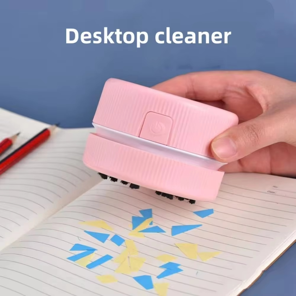 Mini Desktop Vacuum Cleaner For Eraser Dust - เครื่องดูดฝุ่นตั้งโต๊ะขนาดเล็ก, เครื่องทำความสะอาดเดสก์ท็อปแบบพกพาสำหรับเศษกระดาษ/เศษกระดาษ/เศษยางลบ, ใช้พลังงานจากแบตเตอรี่พร้อมแปรง, สีมาการองน่ารัก
