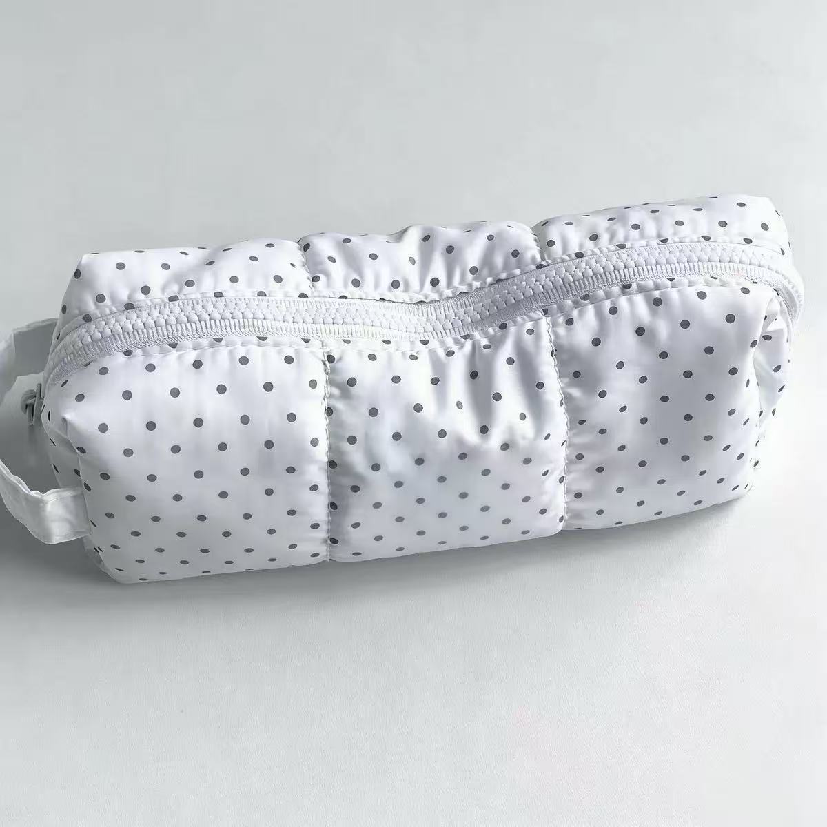 Aesthetic Large Pencil Case Pouch - กระเป๋าดินสอแบบถือลายจุด ความจุขนาดใหญ่ ดีไซน์สวยงาม กระเป๋าเก็บเครื่องเขียนสำหรับนักเรียน กระเป๋าใส่ปากกาน่ารักสำหรับเด็กผู้หญิง เหมาะสำหรับกลับไปโรงเรียน